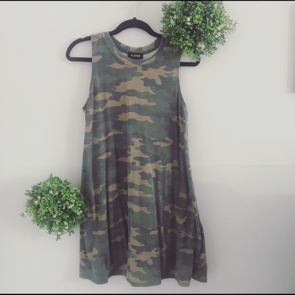 A. Byer camo sleeveless tunic size medium